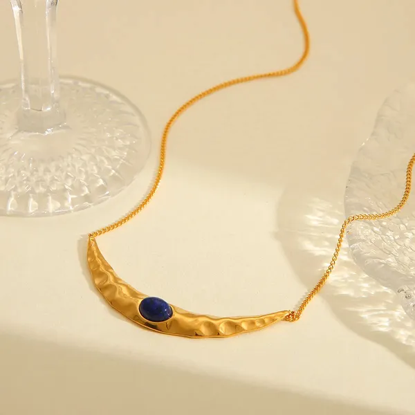 Gold_Retro_Moon_Necklace_For_Women